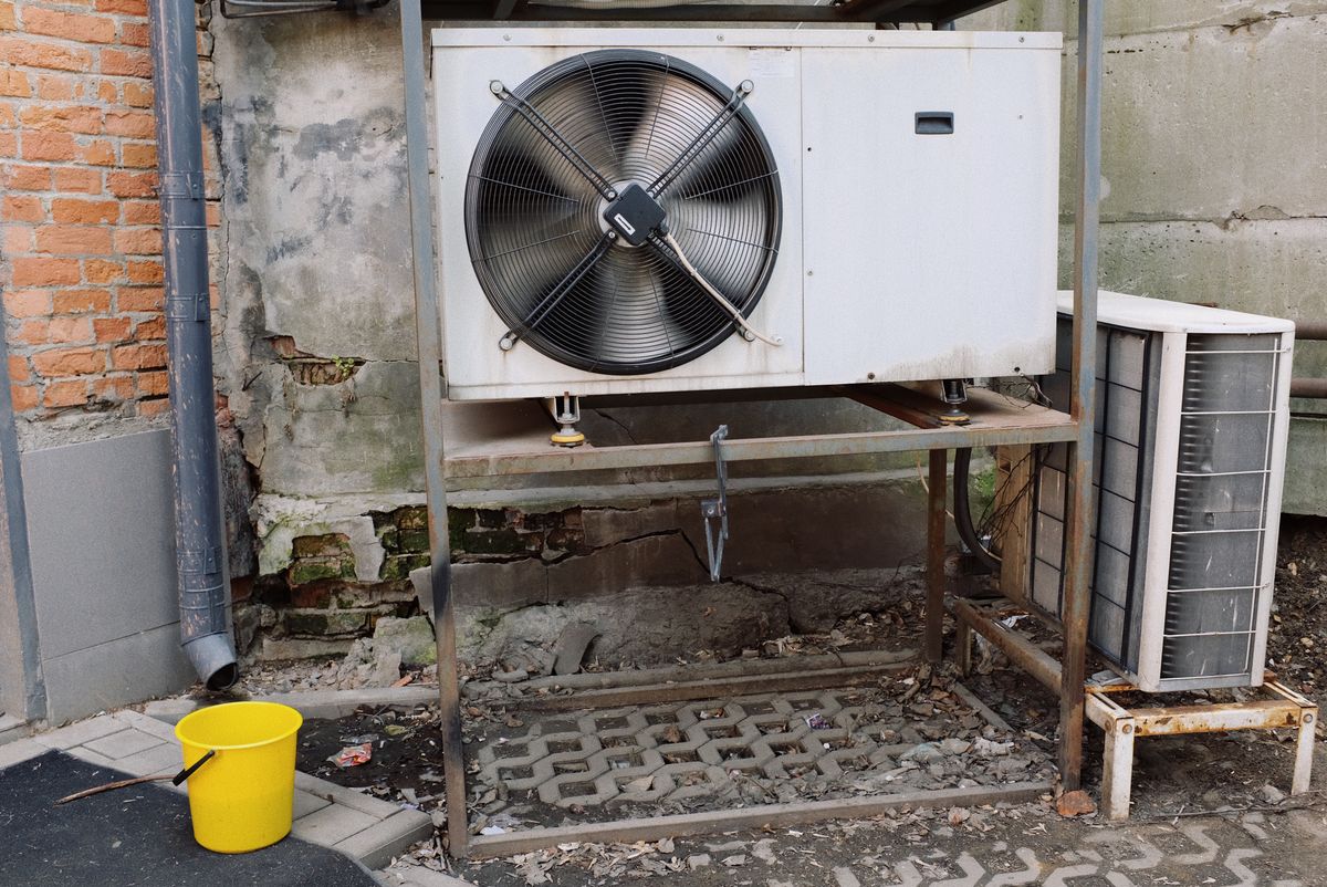 Reparación y recarga de gas de aire acondicionado